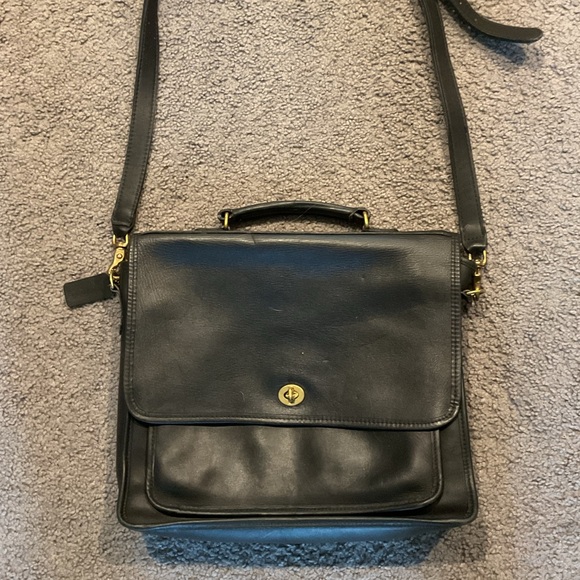 Coach Vintage Colebrook Black Leather Messenger Bag Flap Purse Travel Office Y2K - Picture 1 of 7